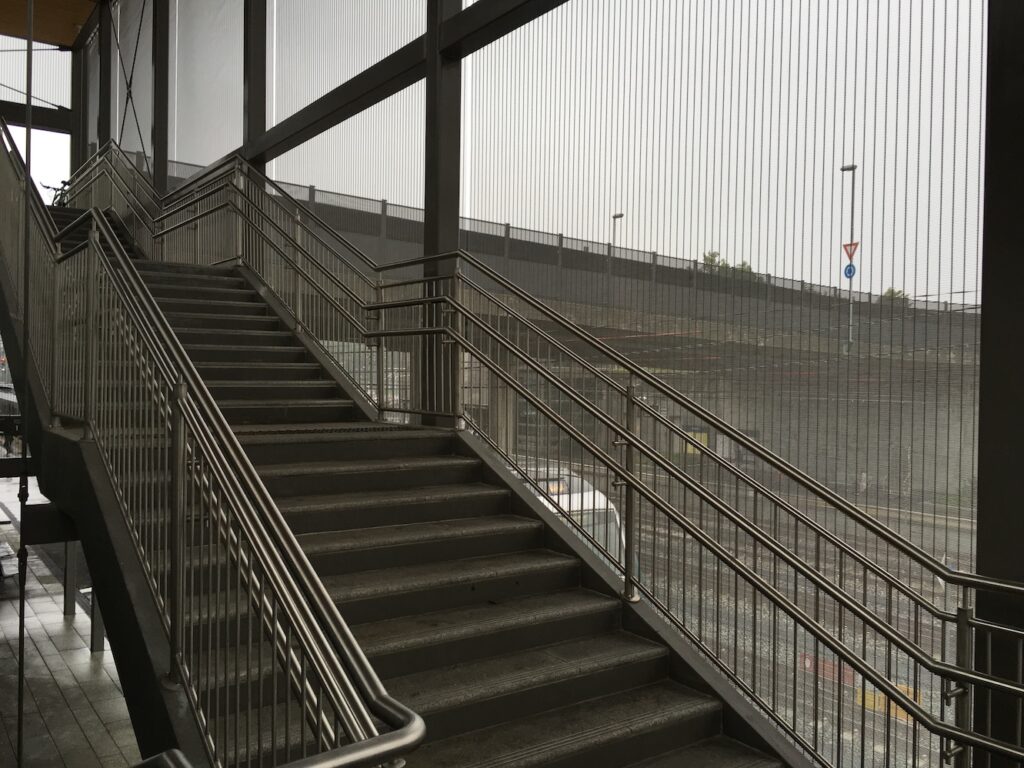 Traukinių stotis. Høvik stasjon. Gamyba ir montavimas (13)