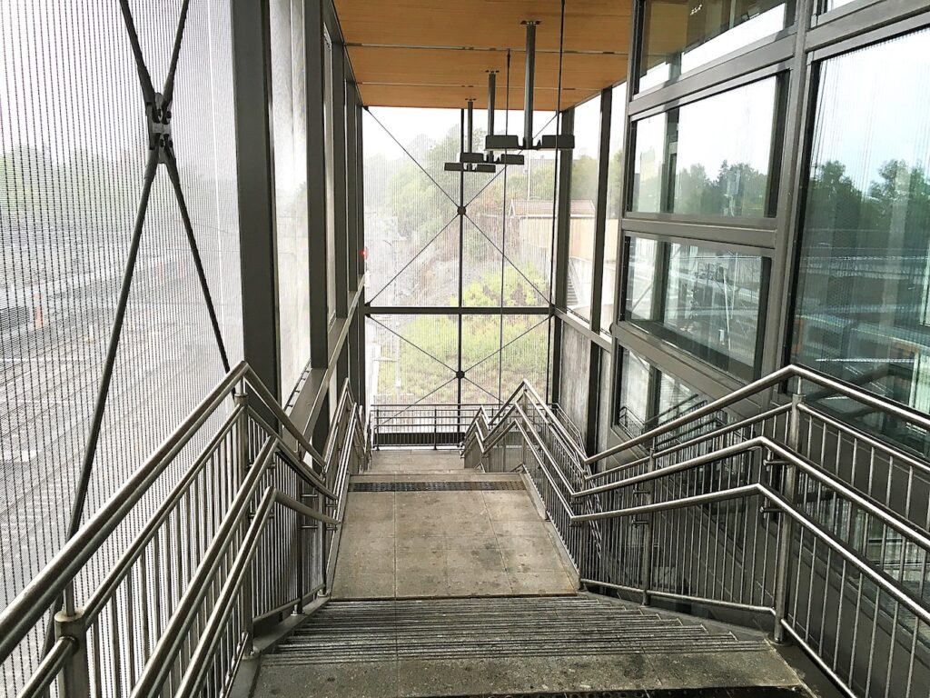 Traukinių stotis. Høvik stasjon. Gamyba ir montavimas (15)