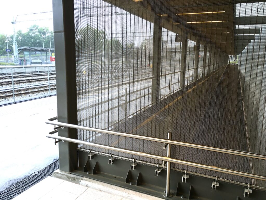 Traukinių stotis. Høvik stasjon. Gamyba ir montavimas (18)