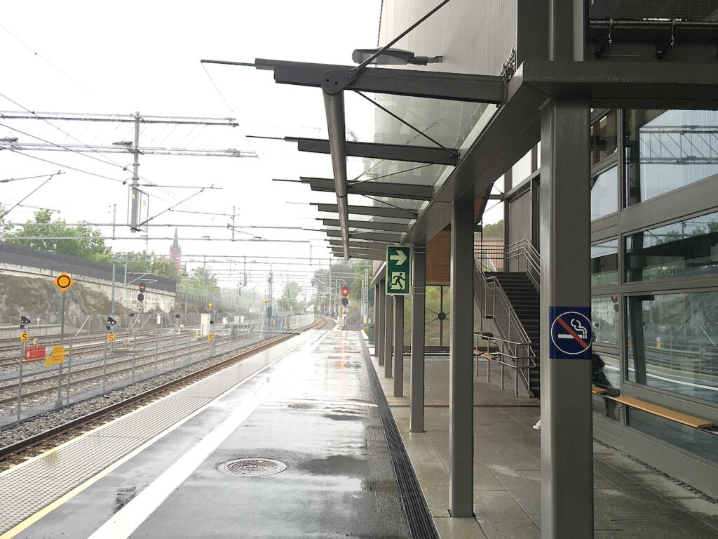 Traukinių stotis. Høvik stasjon. Gamyba ir montavimas (21)