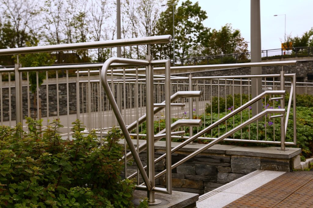 Traukinių stotis. Høvik stasjon. Gamyba ir montavimas (7)