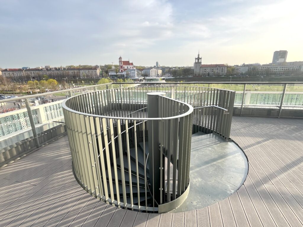 Viešbutis. Radisson Blu Hotel Lietuva, Vilnius. Lauko laiptų ir turėklų gamyba ir montavimas (12)