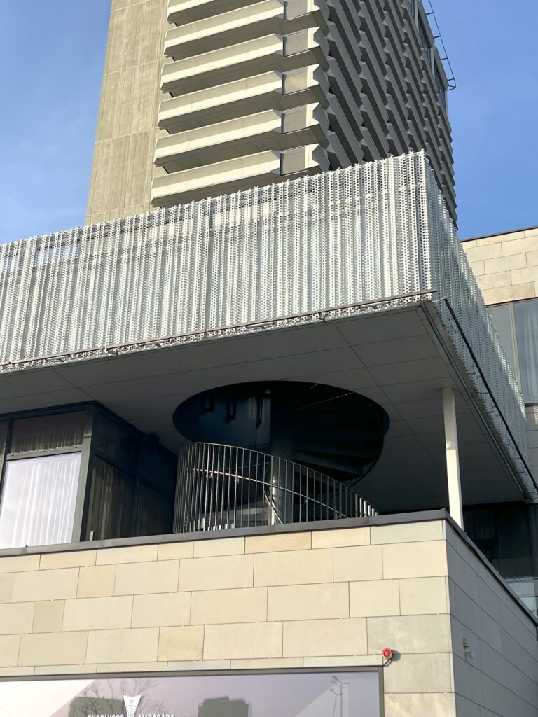 Viešbutis. Radisson Blu Hotel Lietuva, Vilnius. Lauko laiptų ir turėklų gamyba ir montavimas (6)