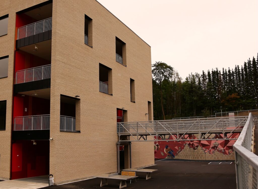 Mokykla. Bekkestua barneskole. Gamyba ir montavimas (2)
