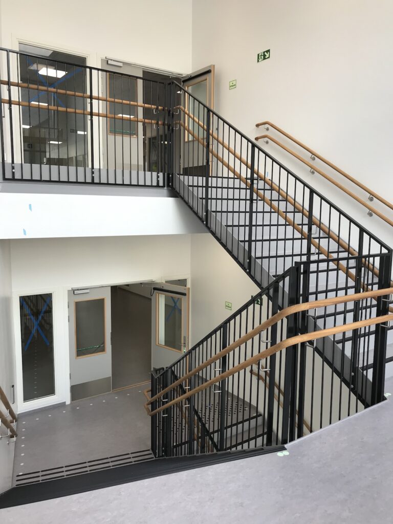 Mokykla. Bekkestua barneskole. Gamyba ir montavimas (7)