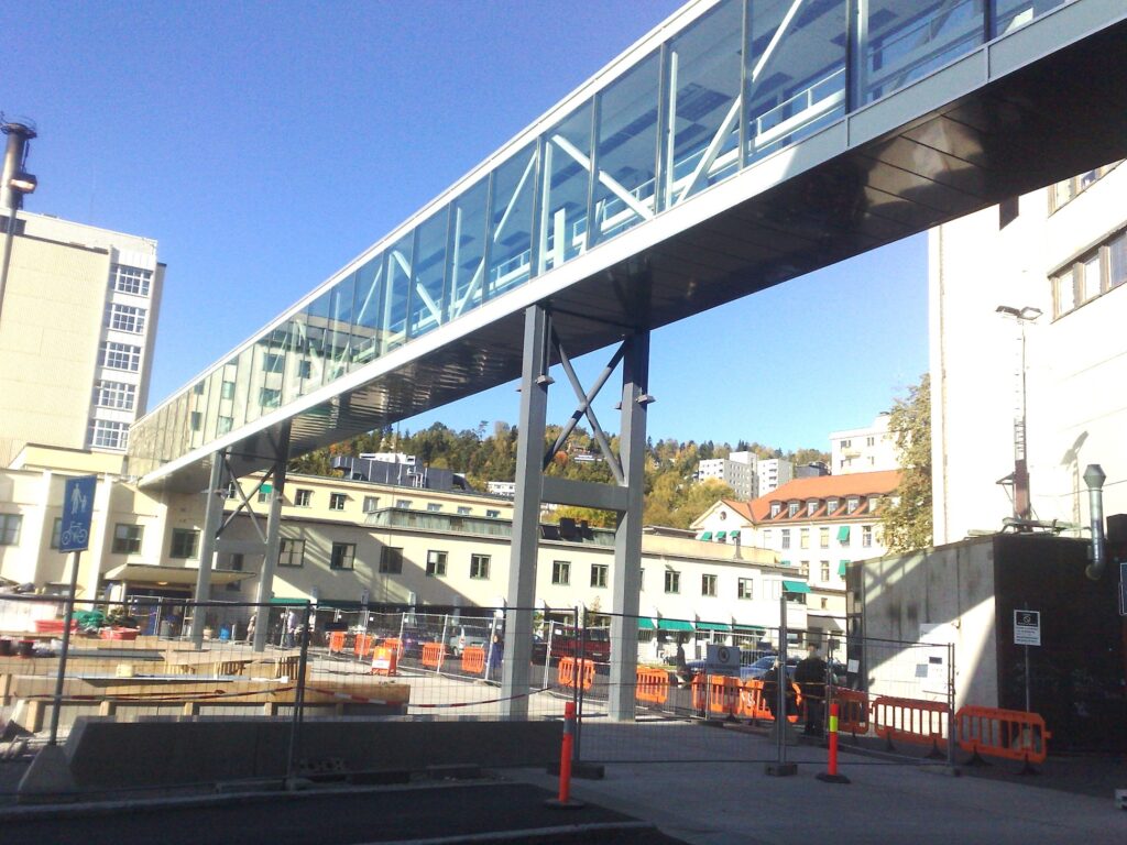 Oslo universiteto ligoninė. Radiumhospitalet. Viadukas – praėjimas tarp a ( (6)