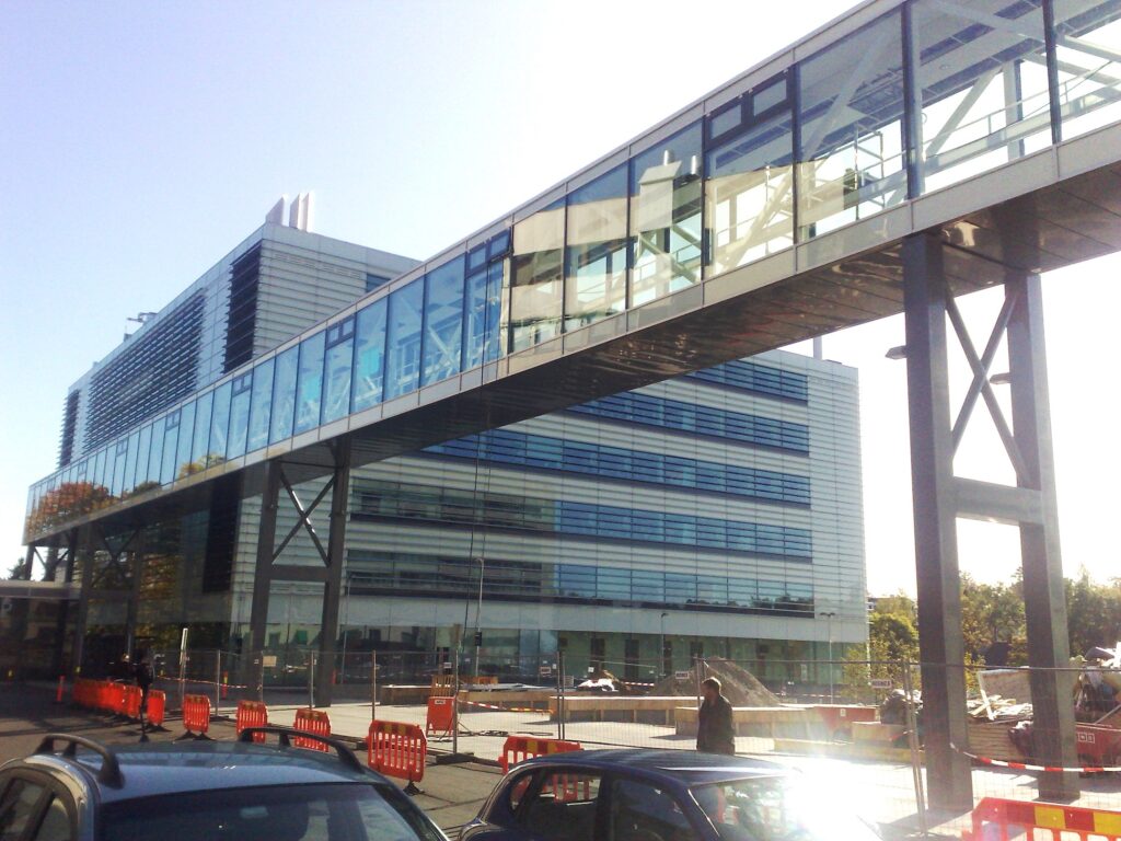 Oslo universiteto ligoninė. Radiumhospitalet. Viadukas – praėjimas tarp a ( (7)