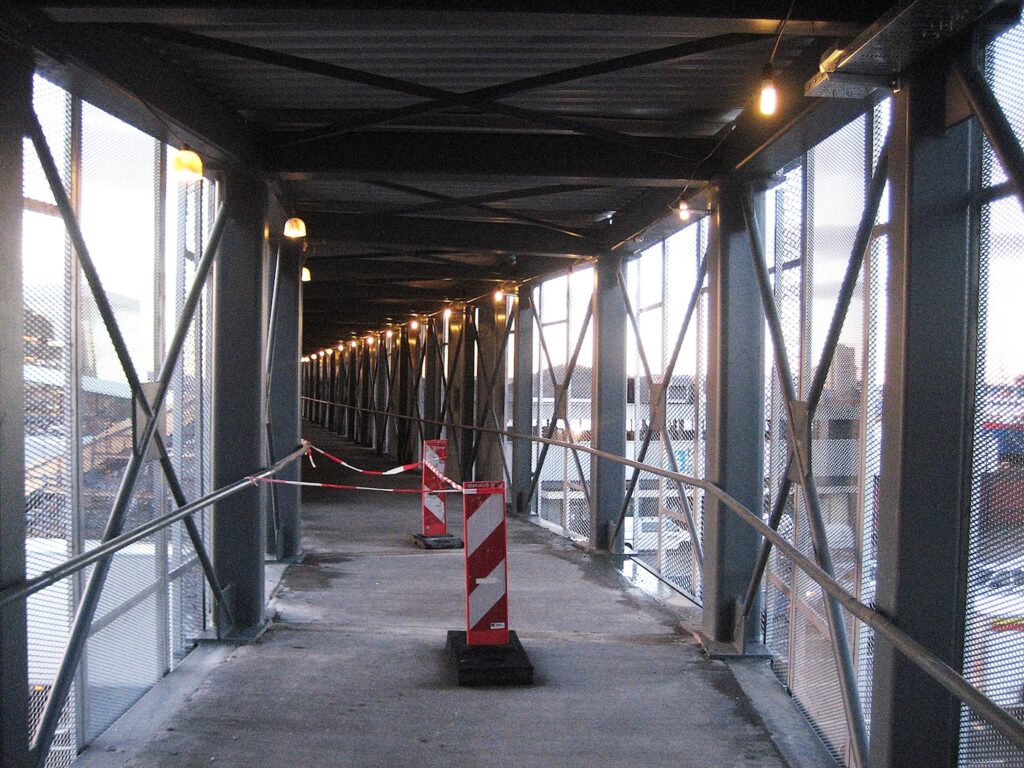Pėsčiųjų viadukas į operos ir baleto teatrą, Oslas. Gamyba ir montavimas (5)