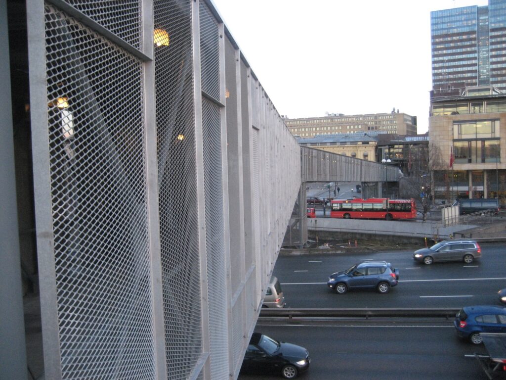 Pėsčiųjų viadukas į operos ir baleto teatrą, Oslas. Gamyba ir montavimas (6)