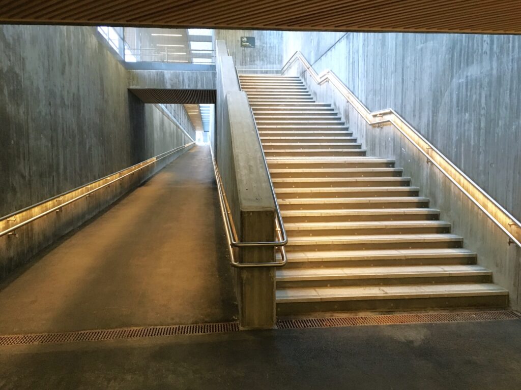 Traukinių stotis. Høvik stasjon (17)