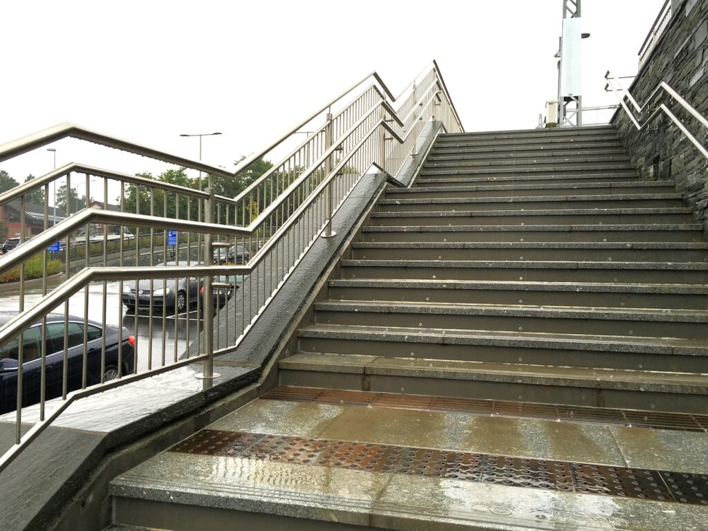 Traukinių stotis. Høvik stasjon (2)